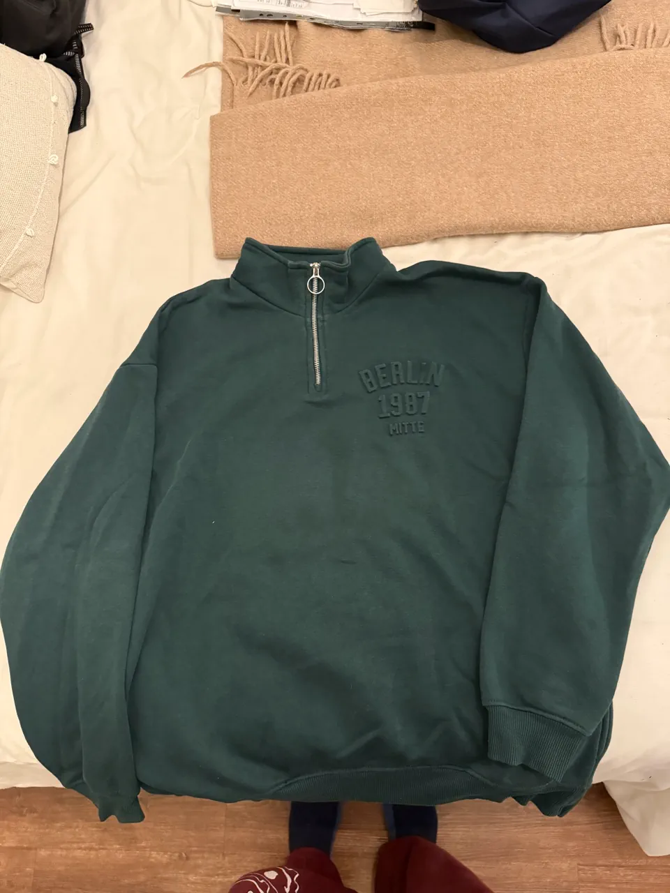 Buzo Bershka · Talle L