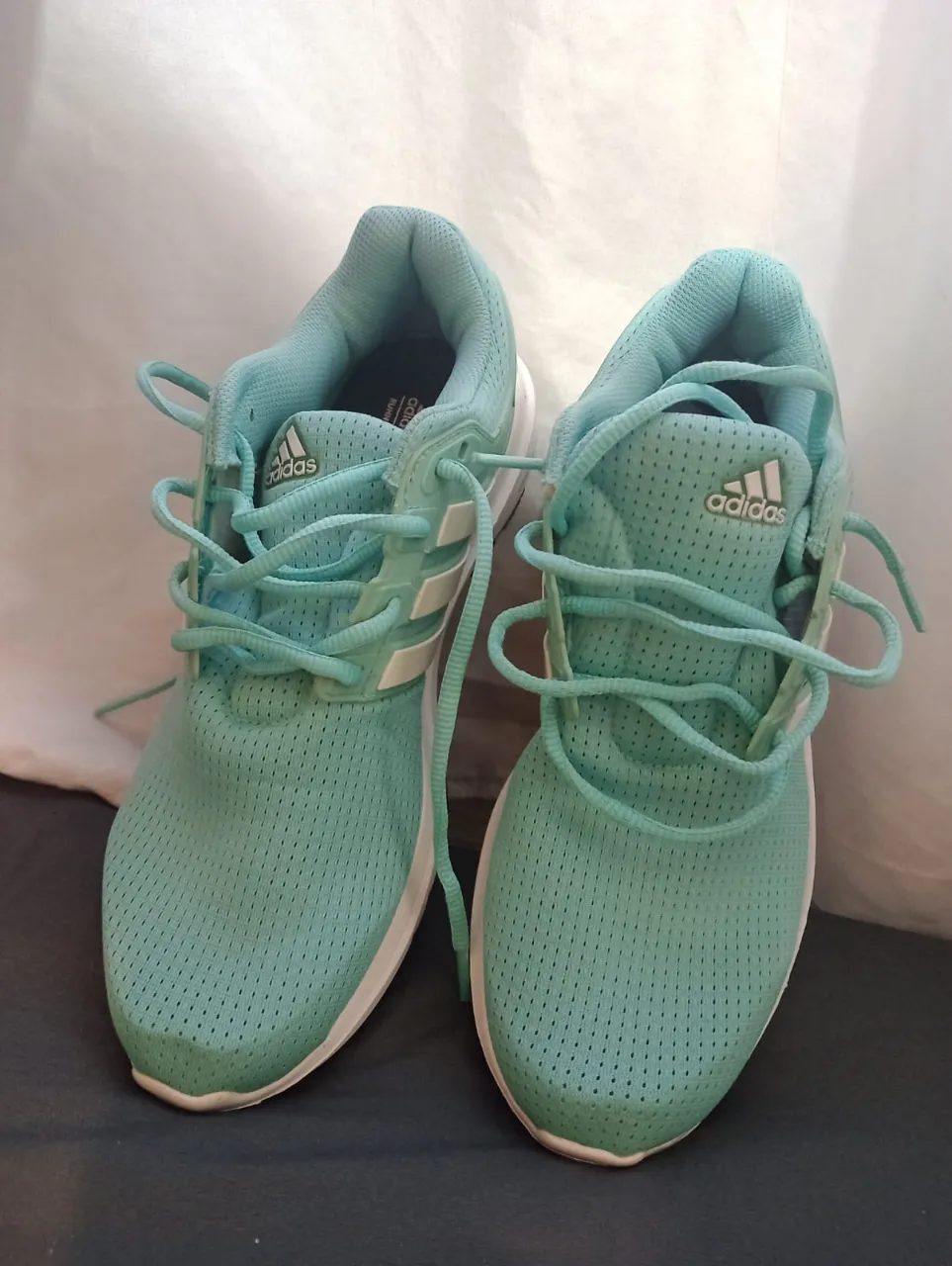adidas · Talle EU 40