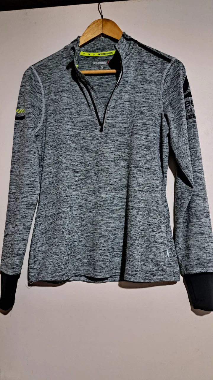 Buzo Reebok · Talle M