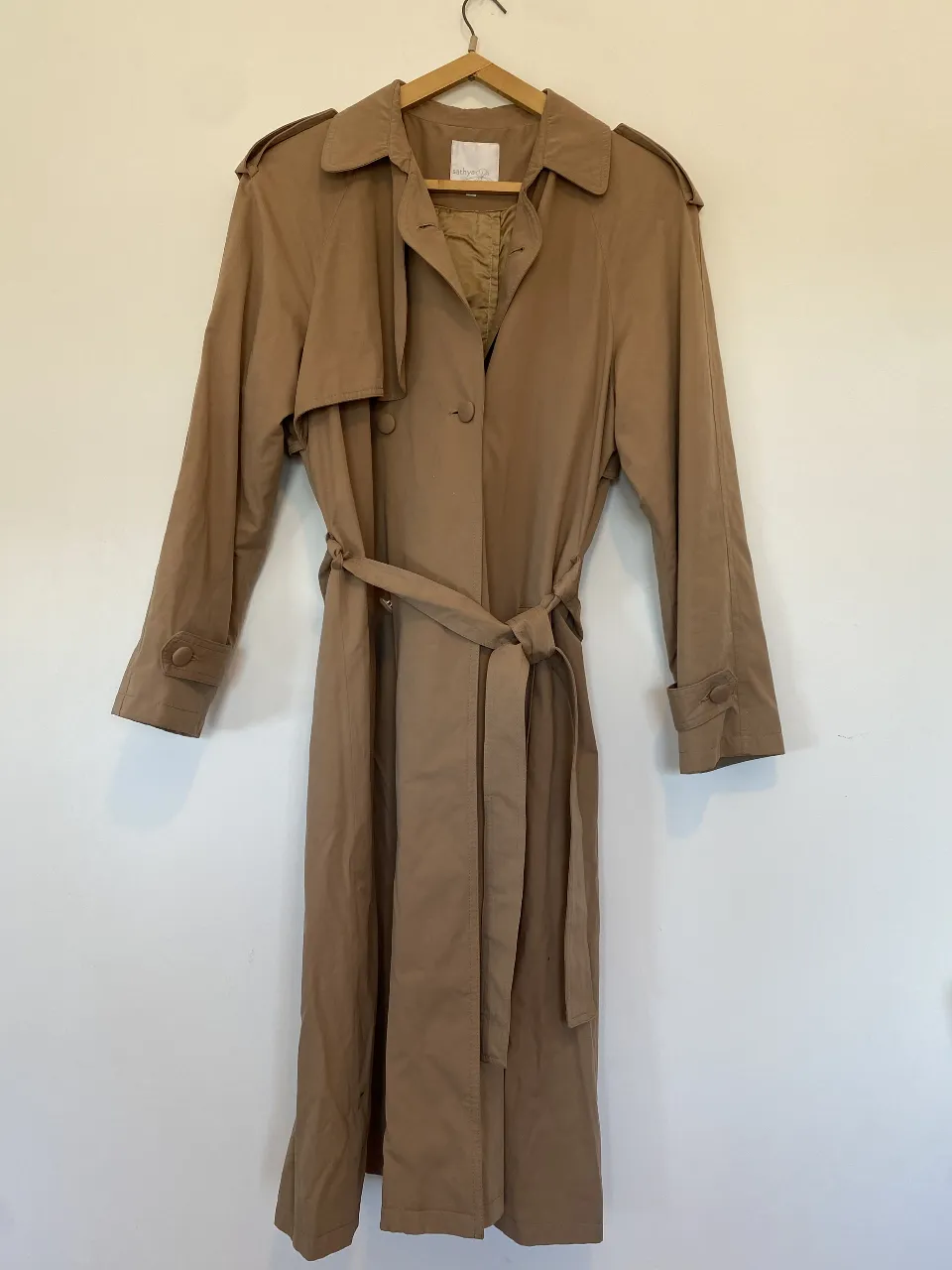 Trench Sathya · Talle L