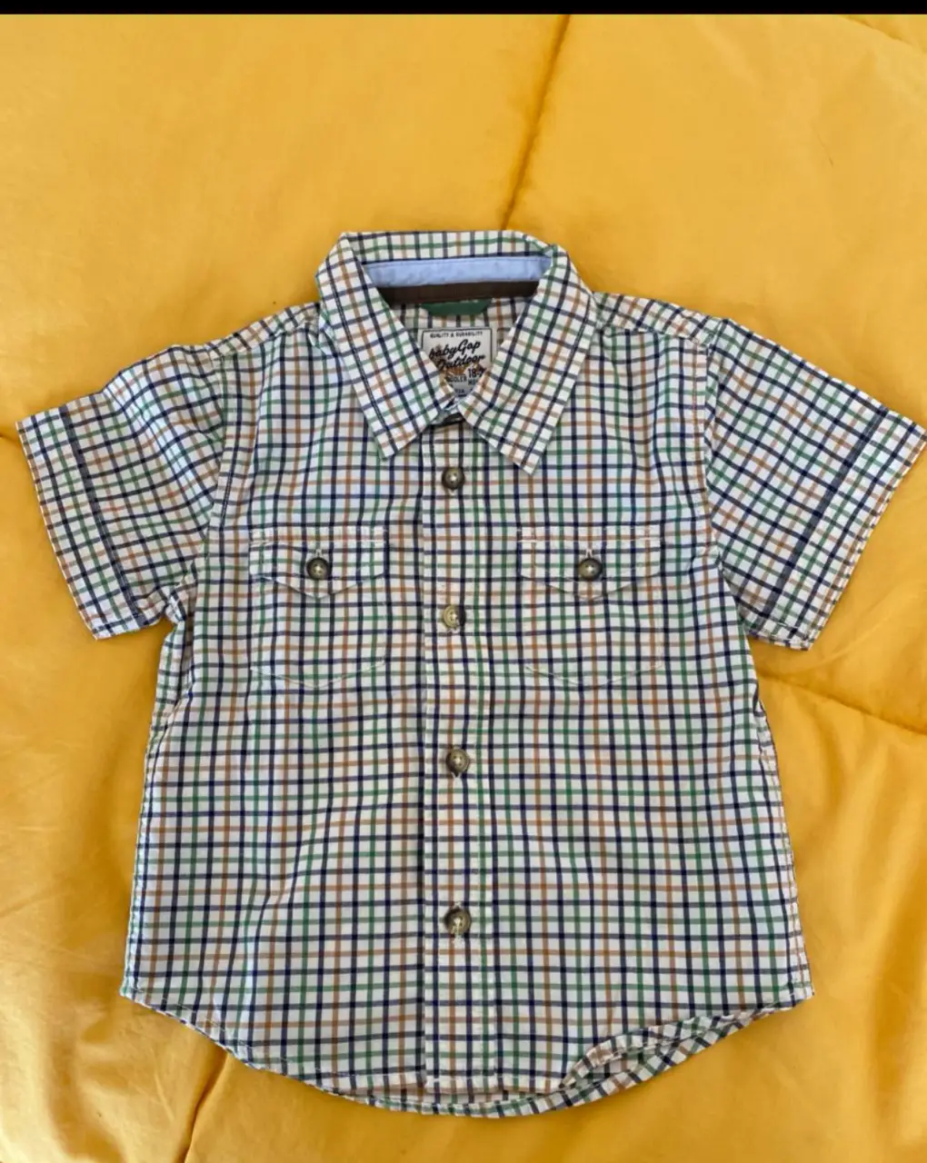 Camisa manga corta BabyGap · Talle 18–24 meses / 86 cm