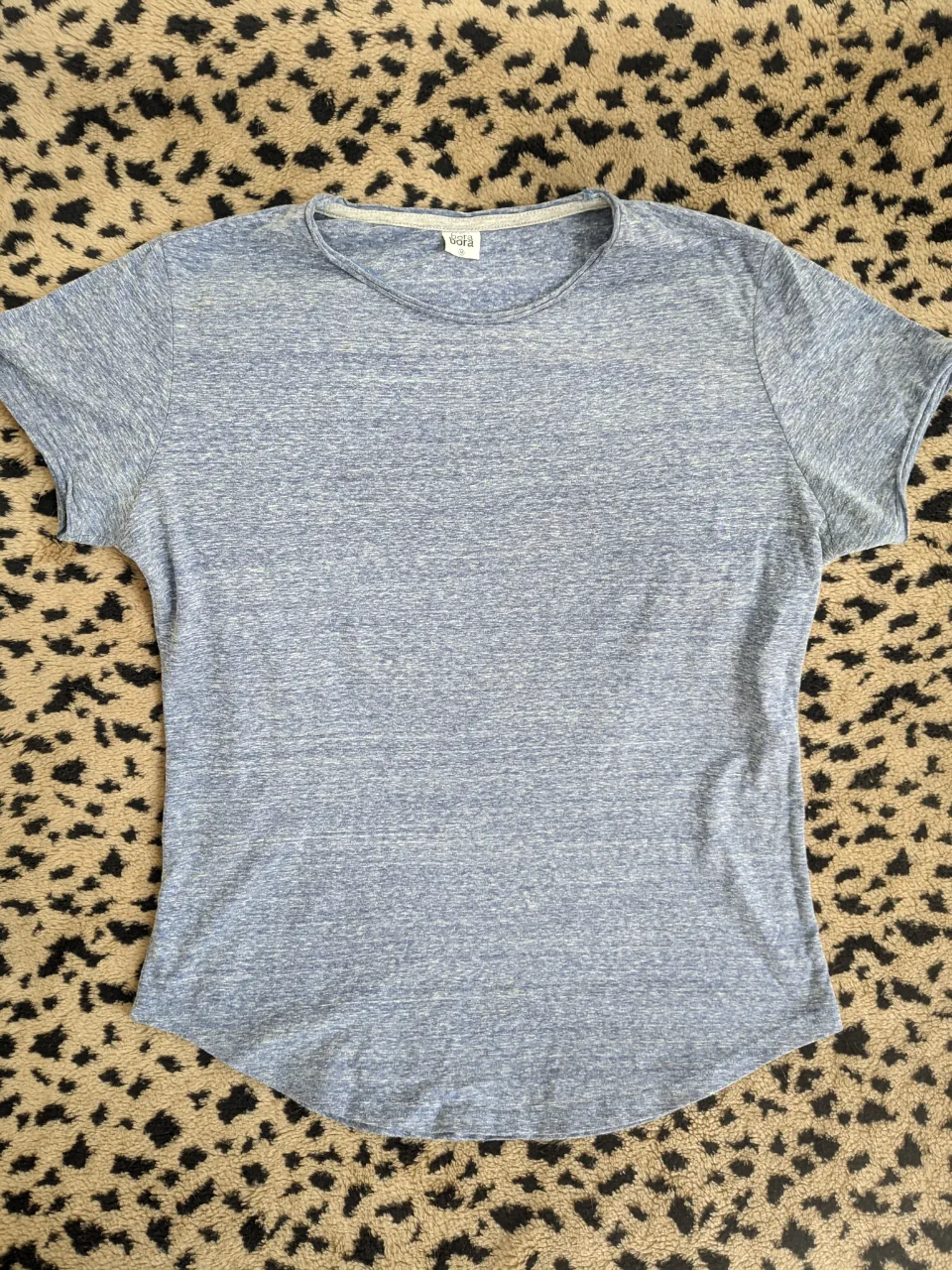Remera Bora · Talle M