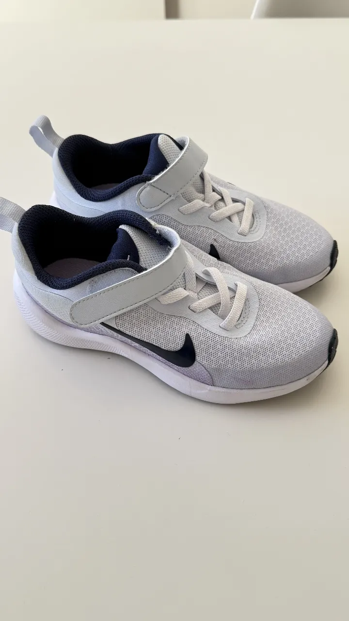 Nike · Talle AR 28