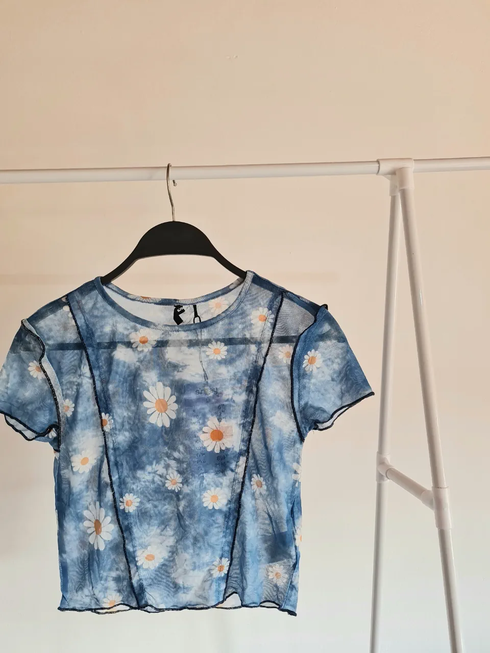 Remera Sinsay · Talle M