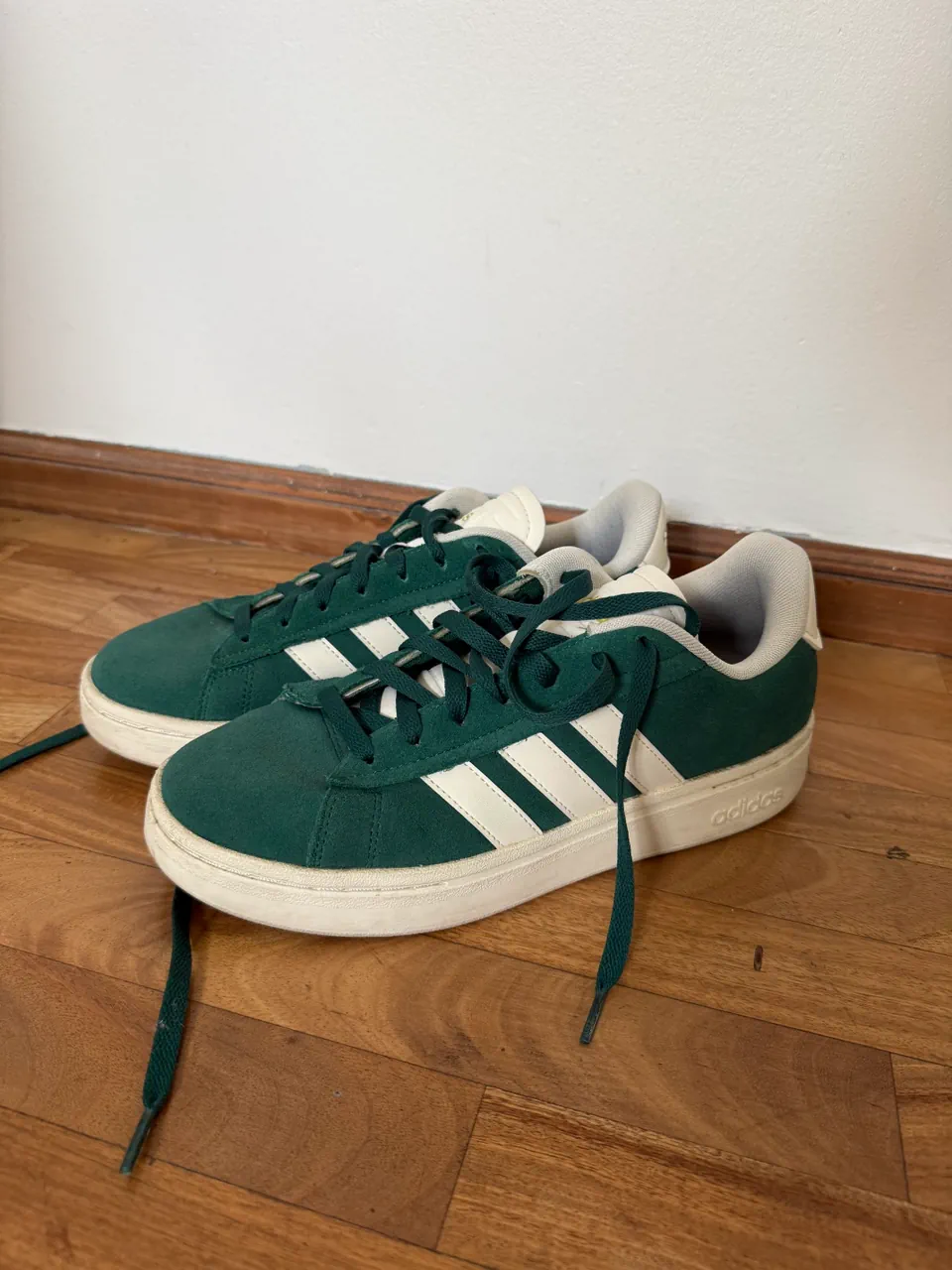adidas · Talle EU 39
