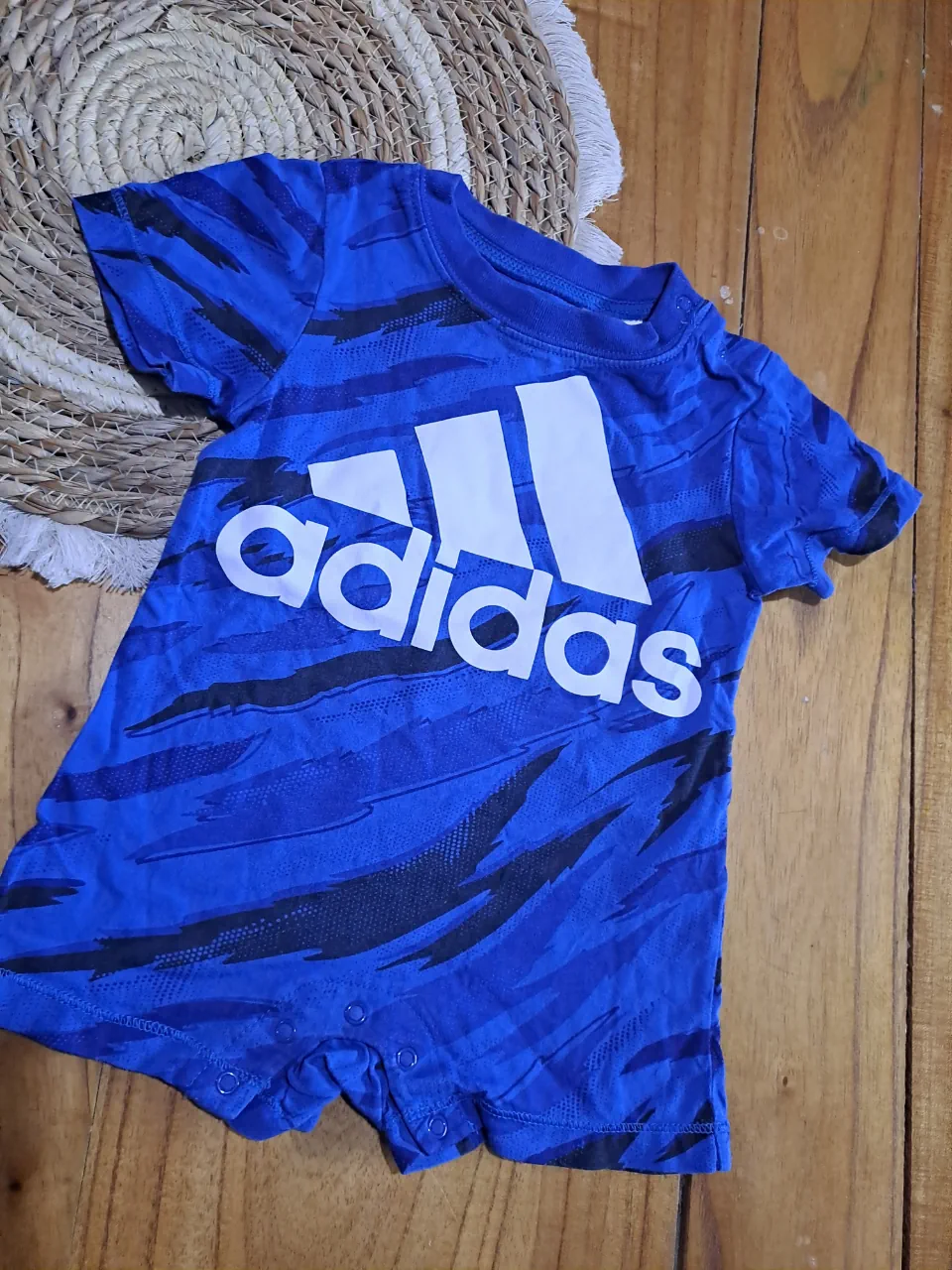 Enterito adidas · Talle 6-9 meses / 68 cm