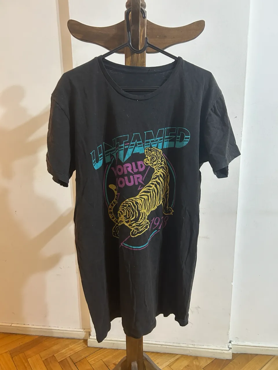 Remera Leuthhe · Talle L