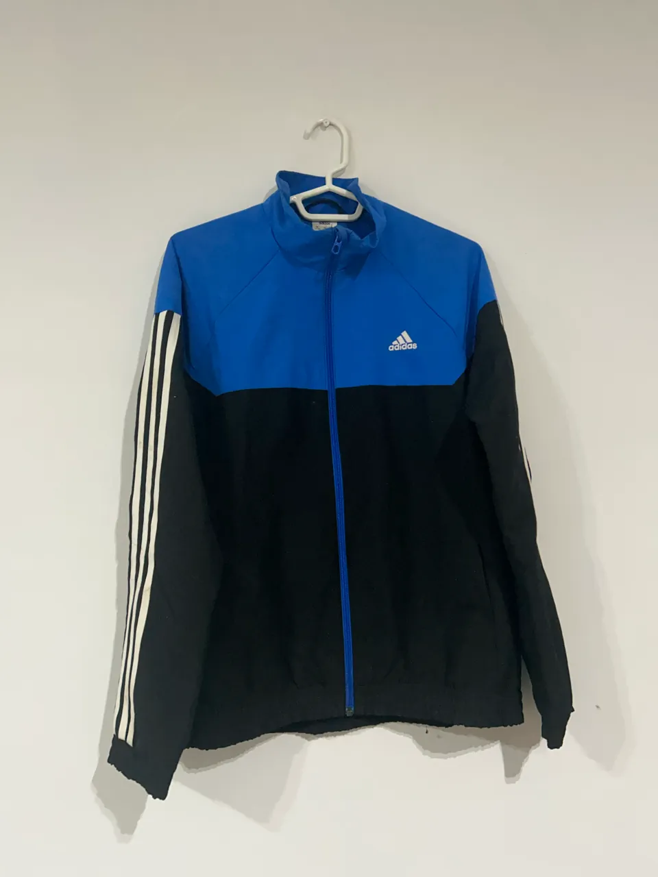 Campera adidas · Talle L