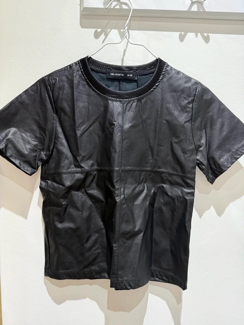 Remera Delaostia · Talle S