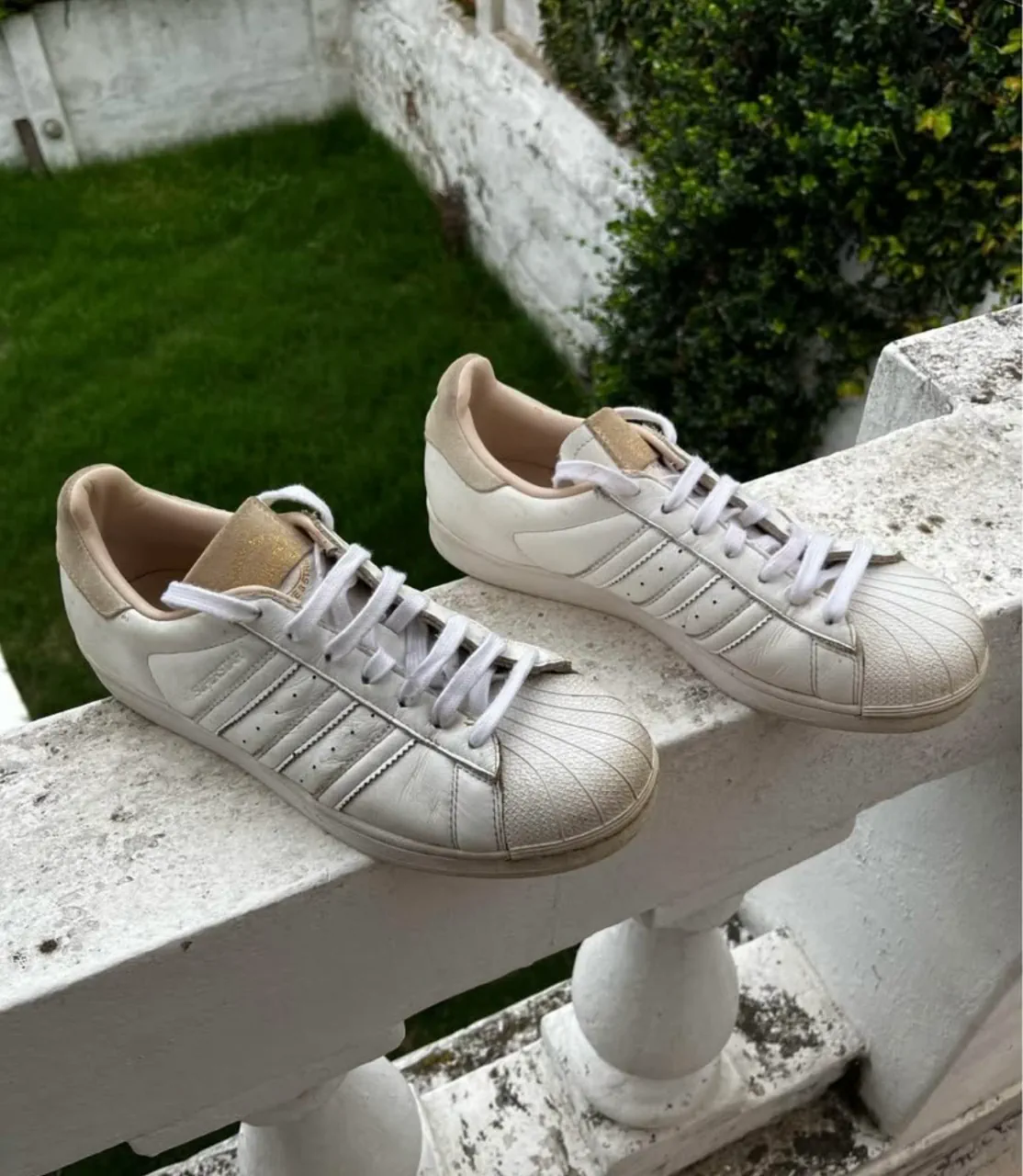 adidas · Talle AR 42