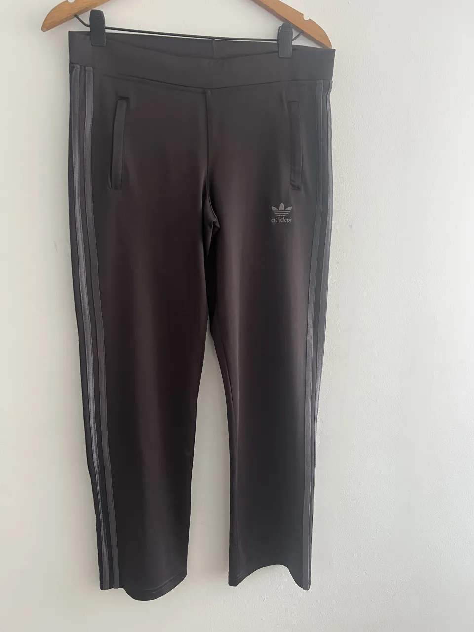 Pantalón adidas - imagen 1
