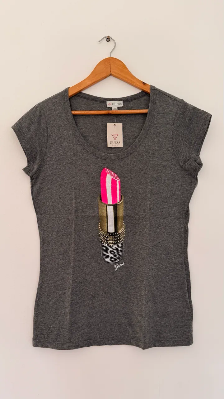 Remera GUESS · Talle L