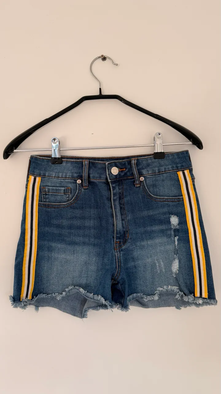 Short GUESS · Talle US 27