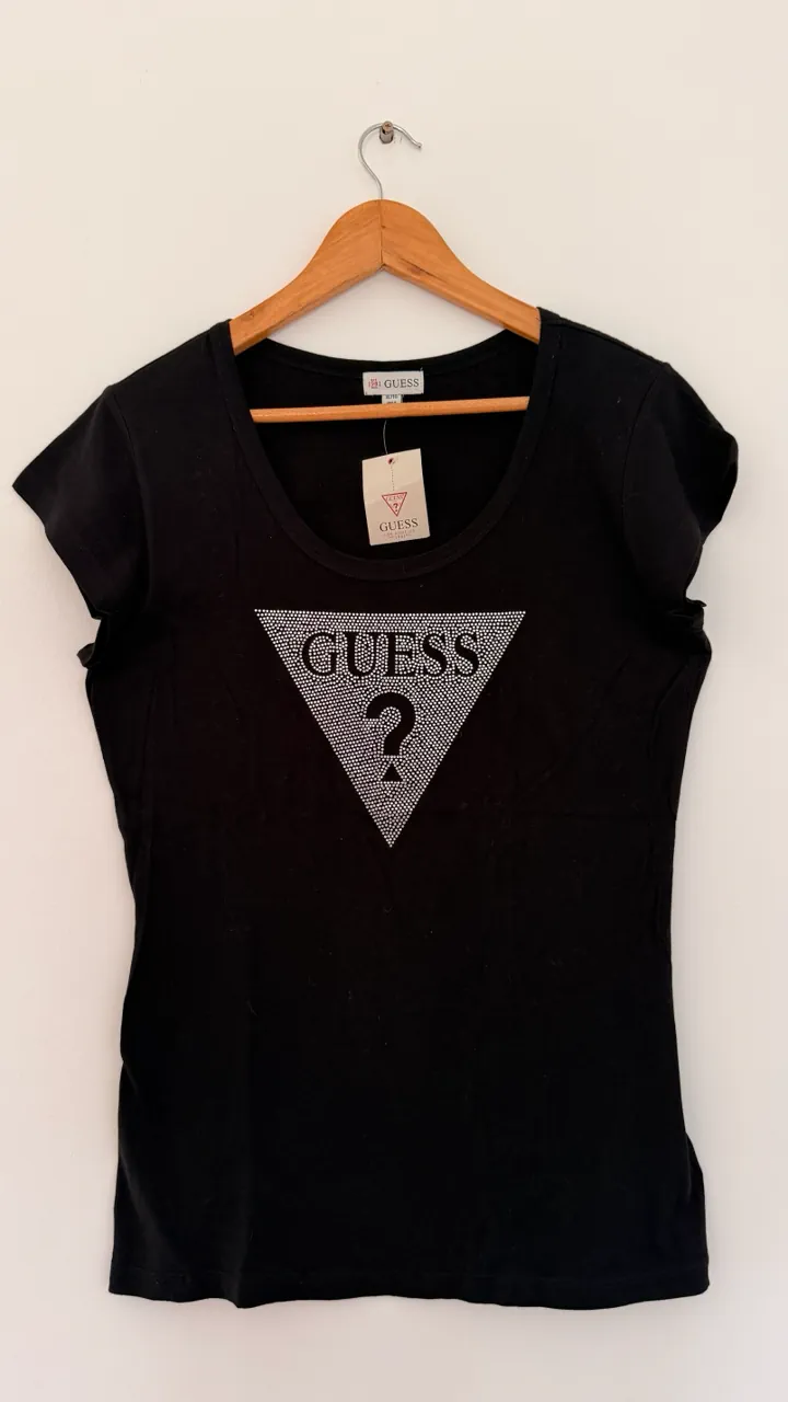 Remera GUESS · Talle XL