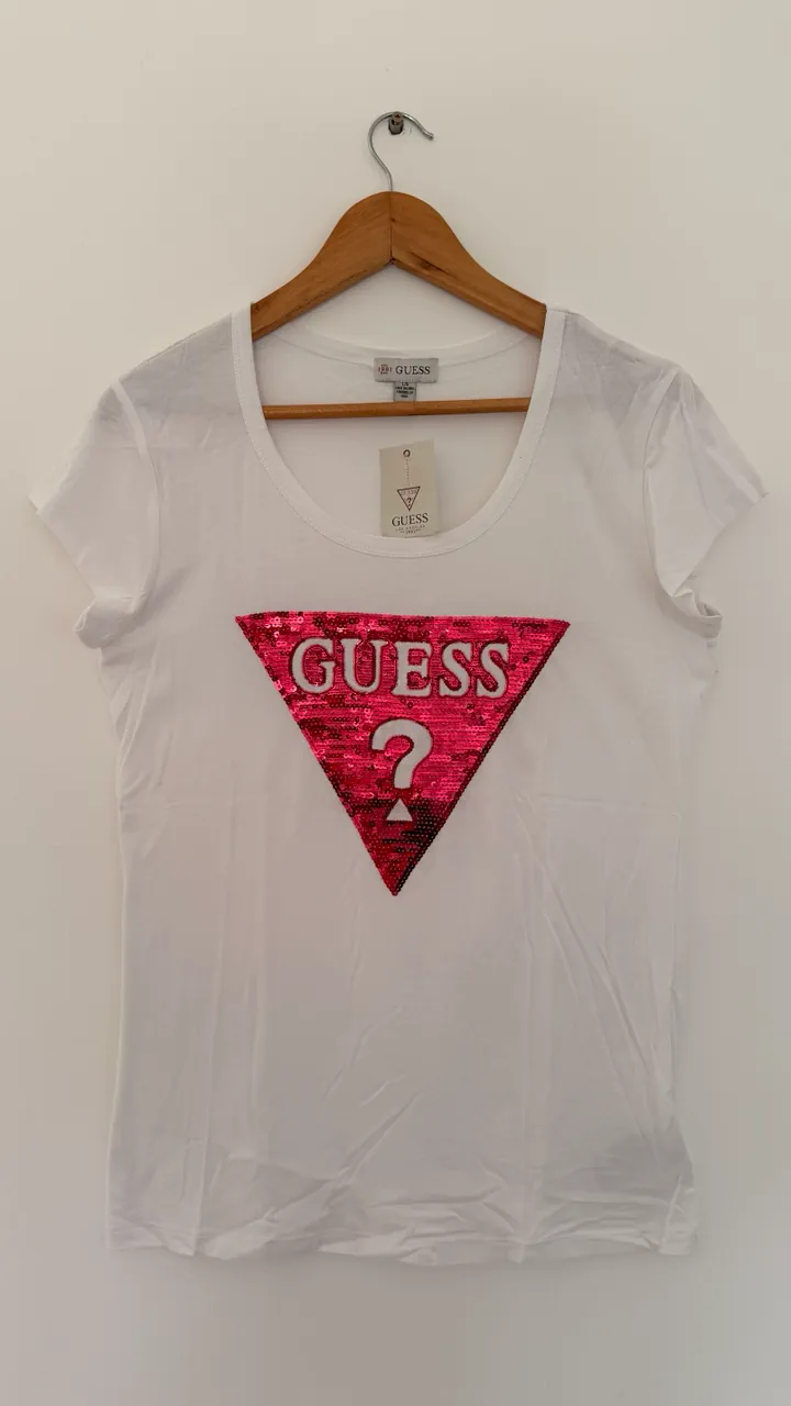 Remera GUESS · Talle L
