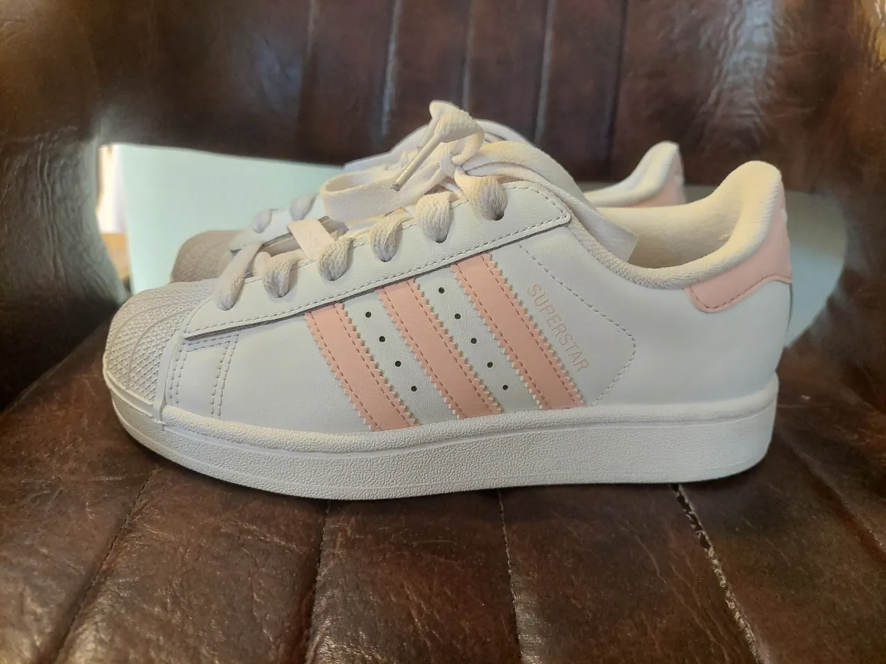 adidas · Talle AR 35