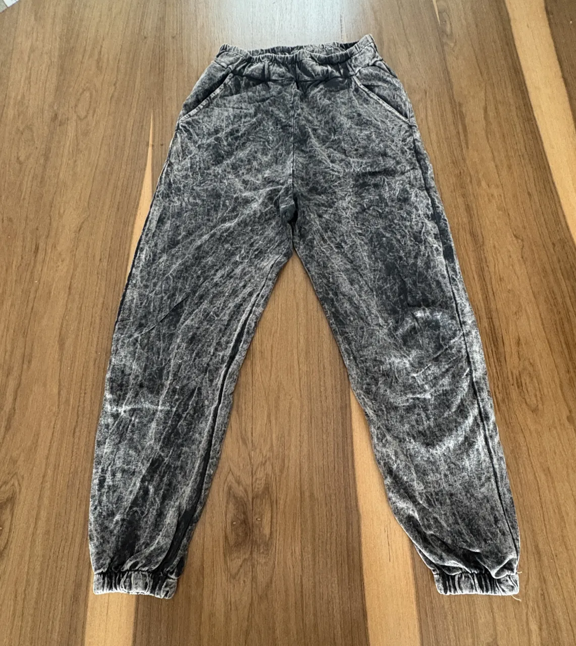 Pantalón A ≠ · Talle M