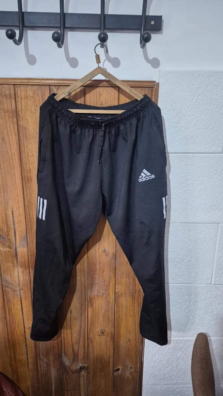 Pantalón adidas - imagen 1