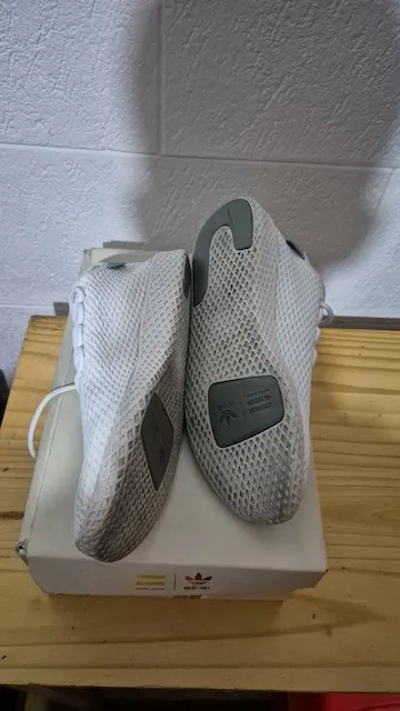 adidas · Talle US 10