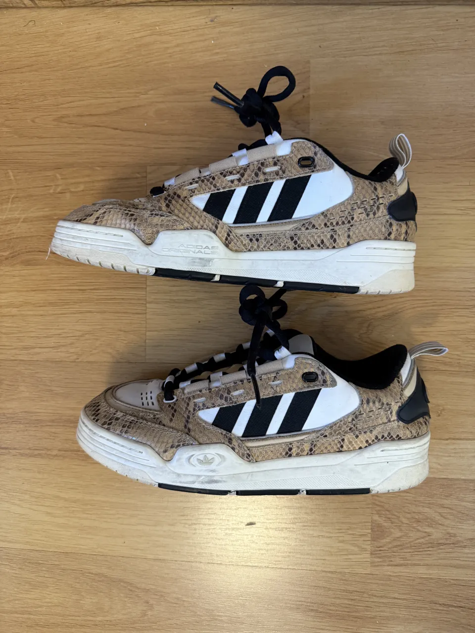 adidas · Talle AR 41