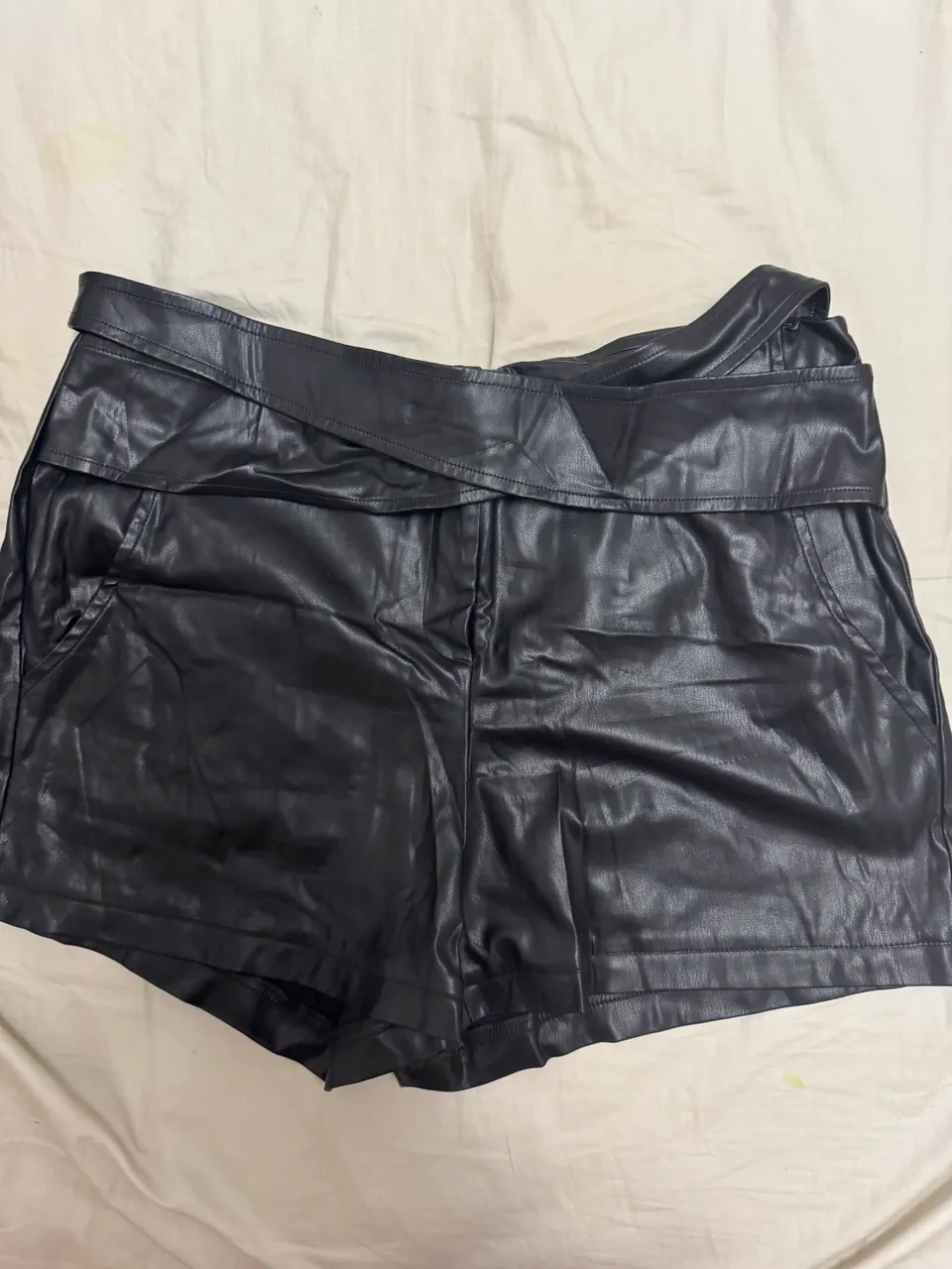 Short Tucci · Talle M