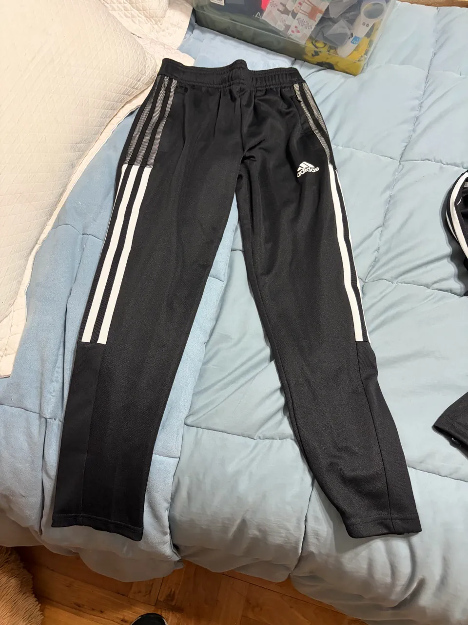 Pantalón adidas · Talle 9 años / 134 cm