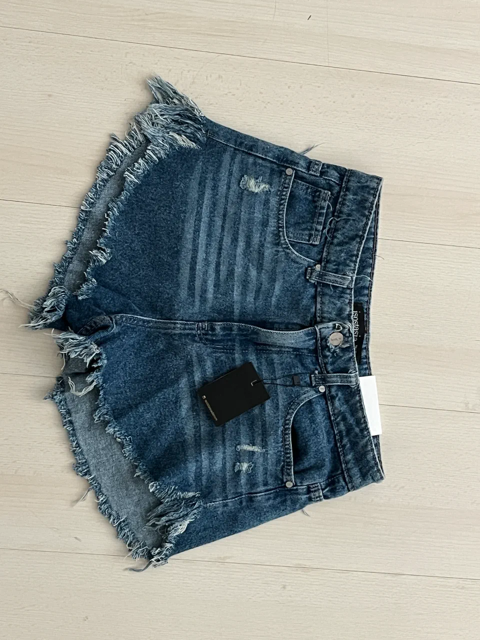 Short Isostasia - imagen 1