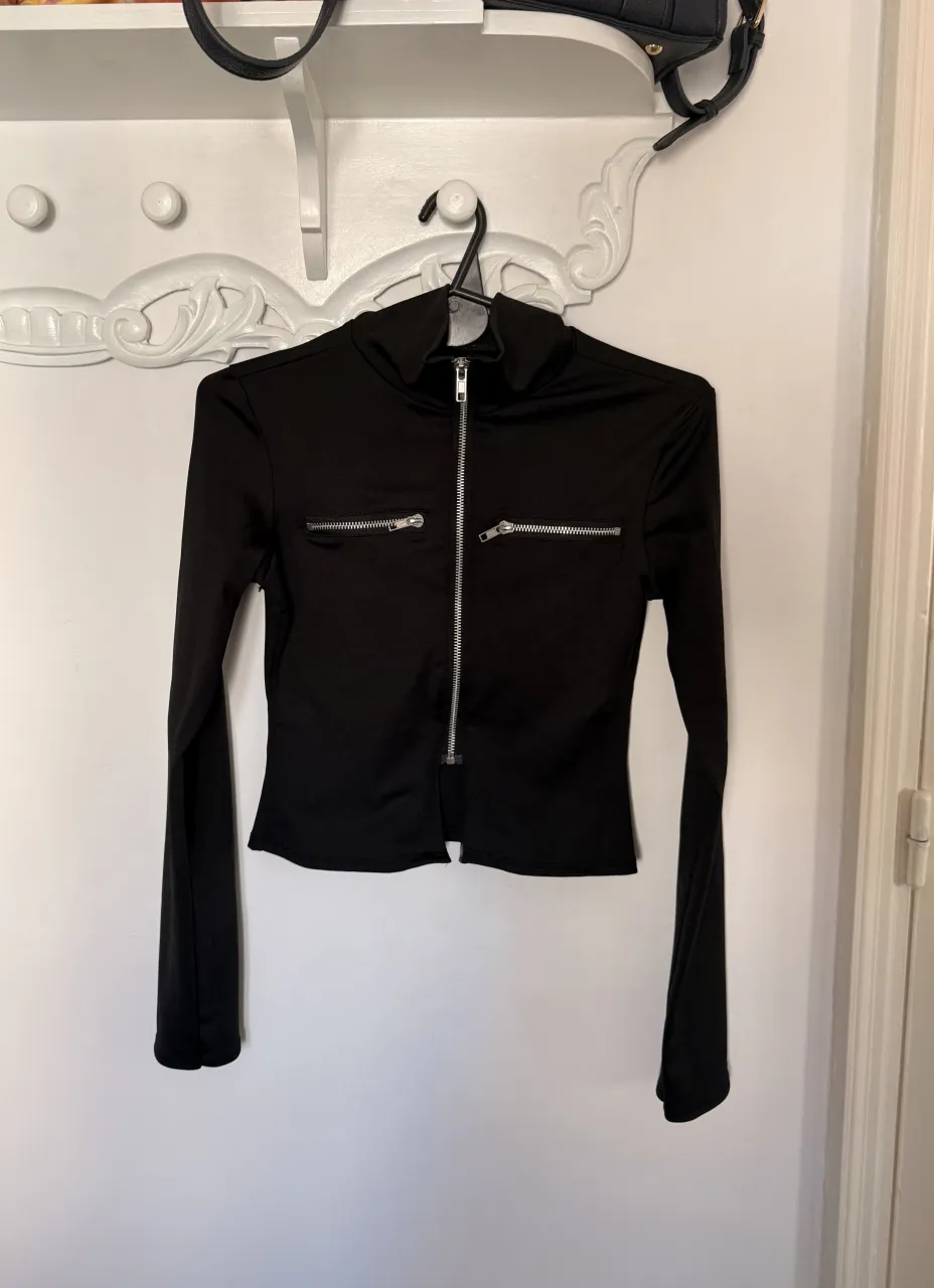 Campera A ≠ - imagen 1