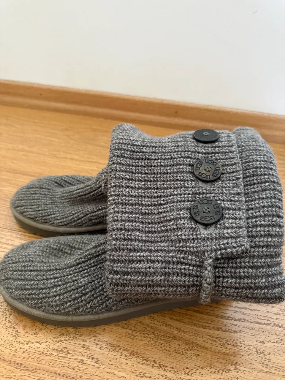 UGG · Talle AR 42