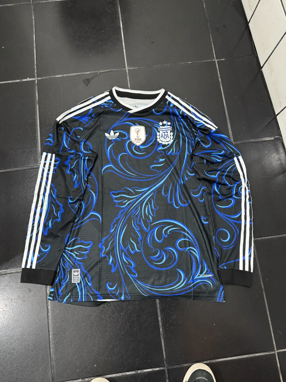 Camiseta adidas - imagen 1
