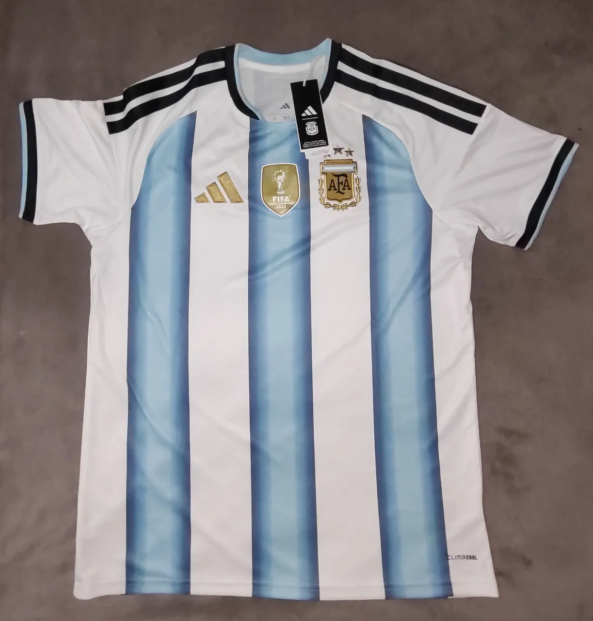 adidas · Talle L