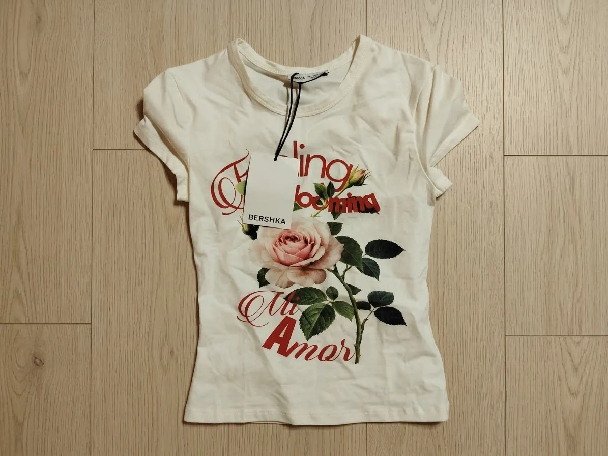 Remera Bershka · Talle S