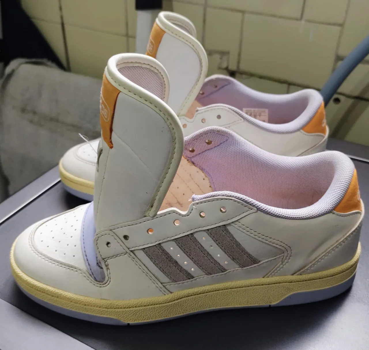 adidas · Talle US 7