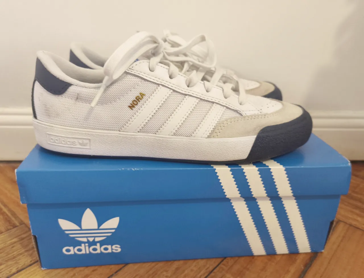 Zapatillas adidas · Talle AR 37