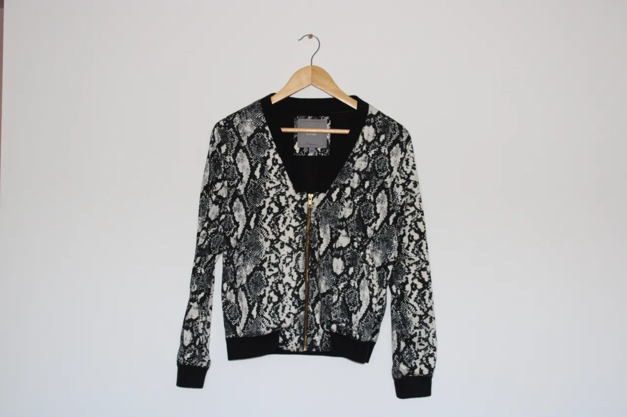 Campera Basement · Talle S