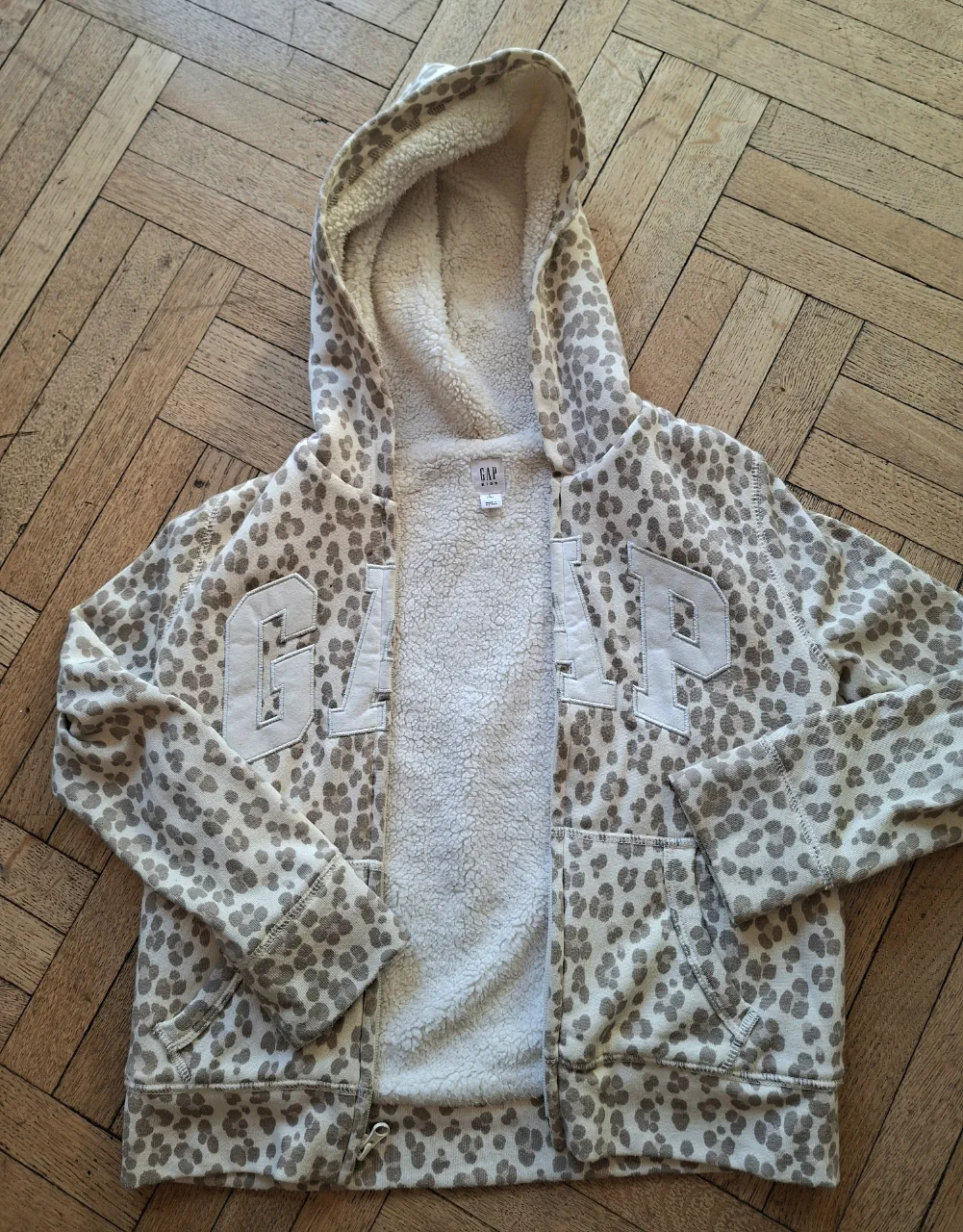 Buzo GAP · Talle 10 años / 140 cm