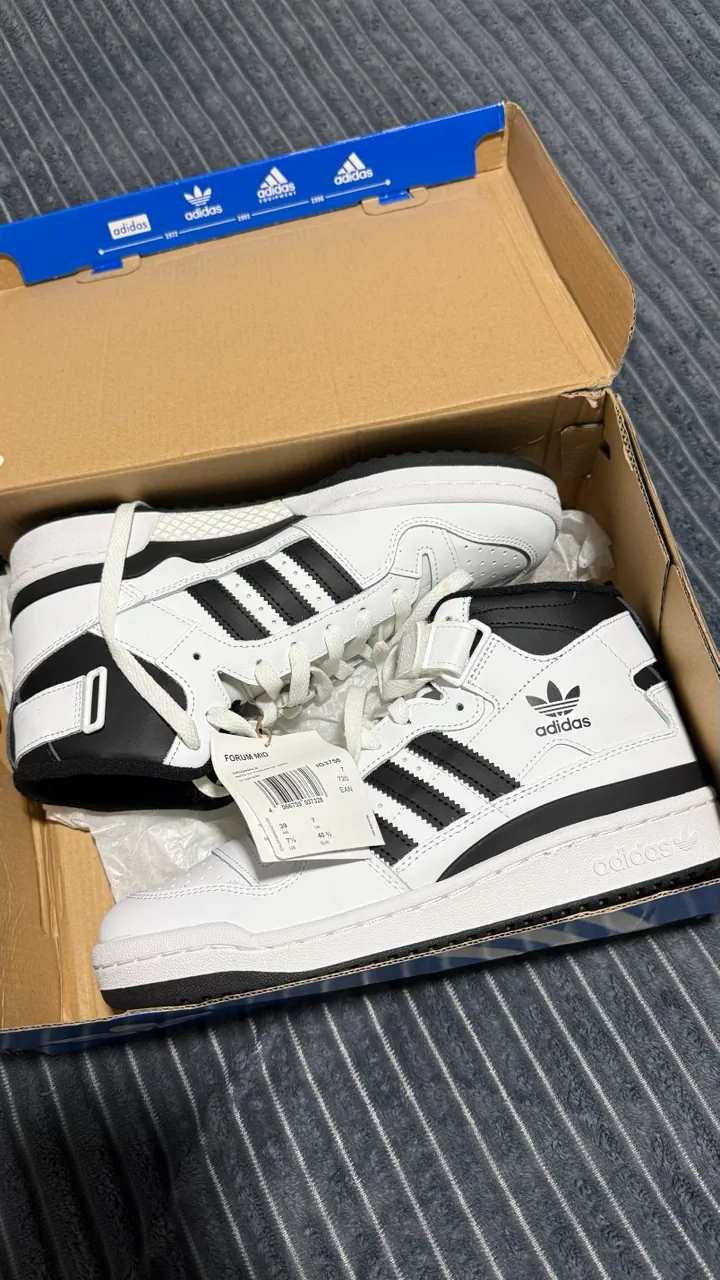adidas · Talle AR 39