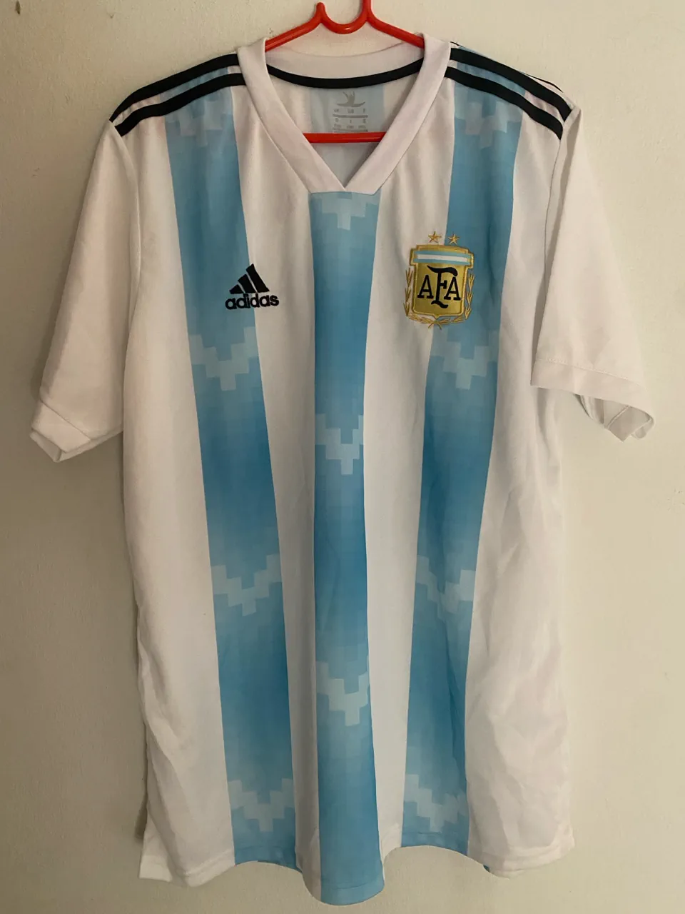 Remera adidas · Talle L