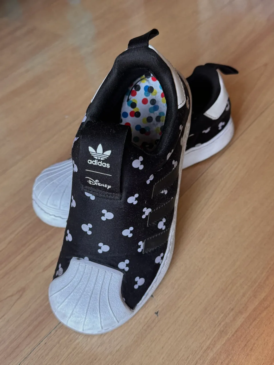 adidas · Talle AR 33