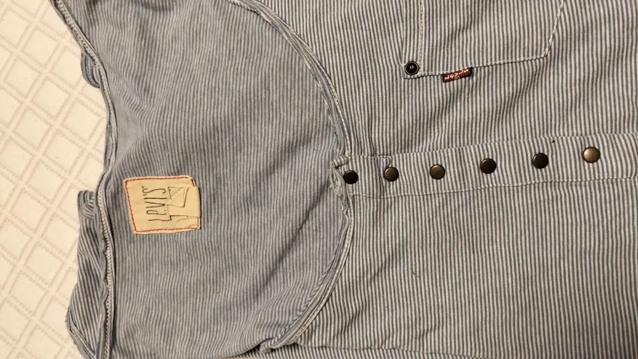 Remera Levi's · Talle M