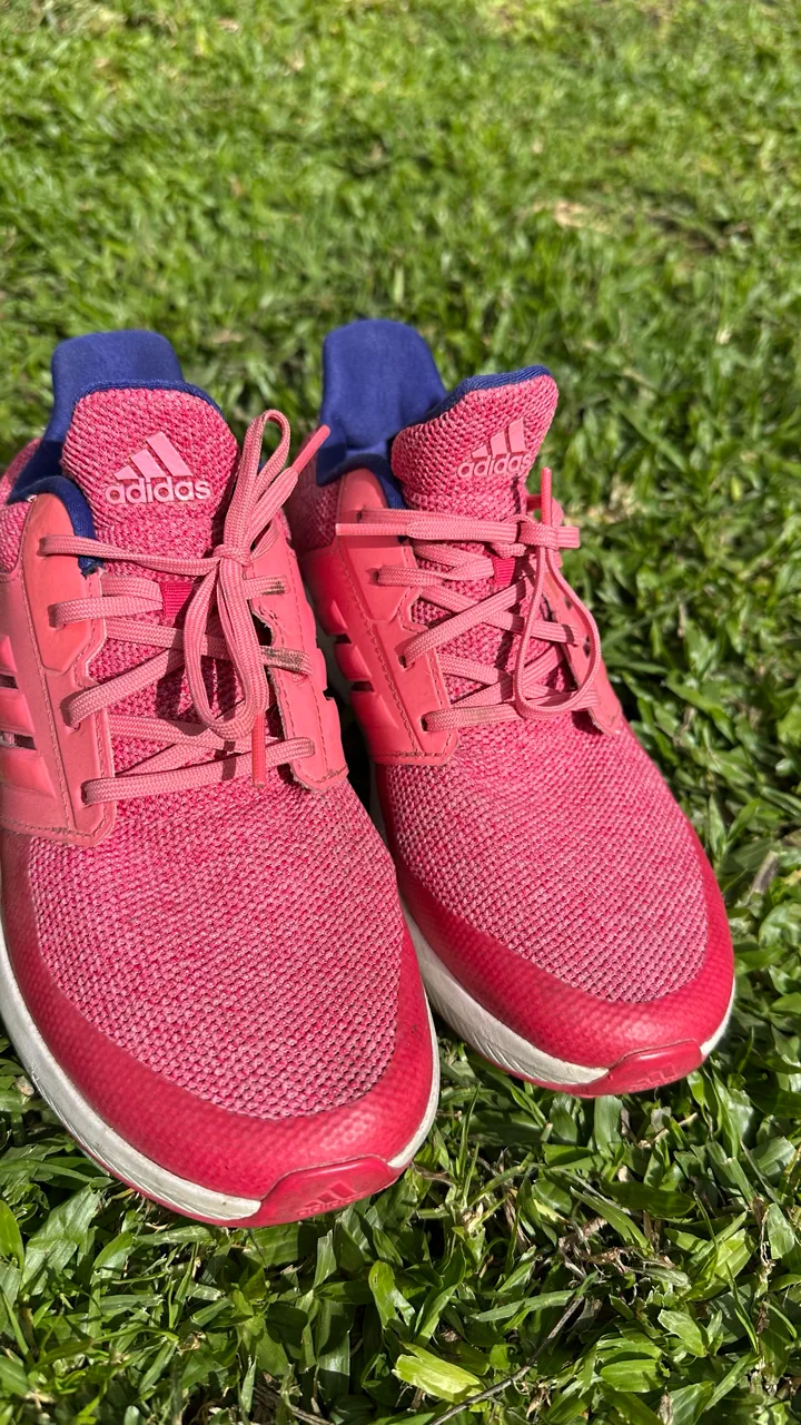 adidas · Talle US 6