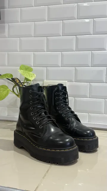 Dr. Martens · Talle AR 38