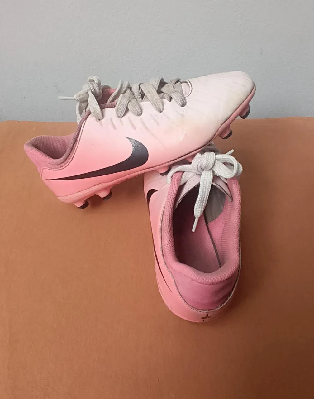 Botín de fútbol Nike · Talle AR 36