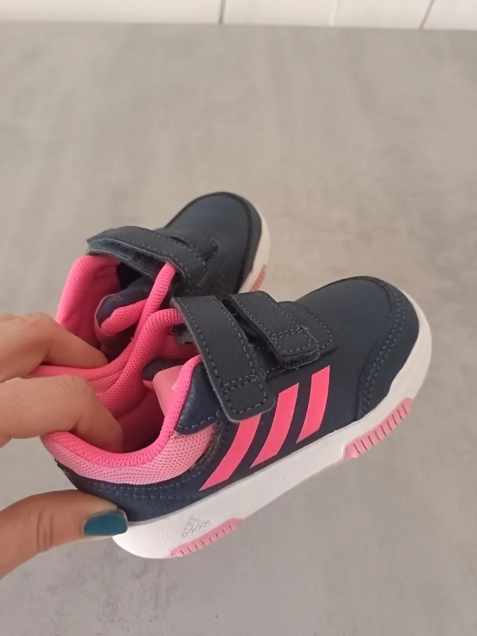 adidas · Talle AR 20