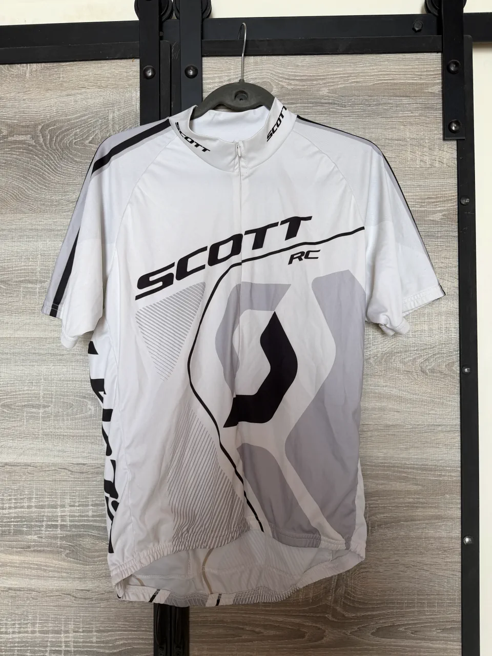 Scott · Talle L
