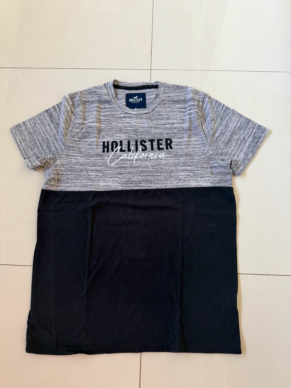Remera Hollister · Talle L