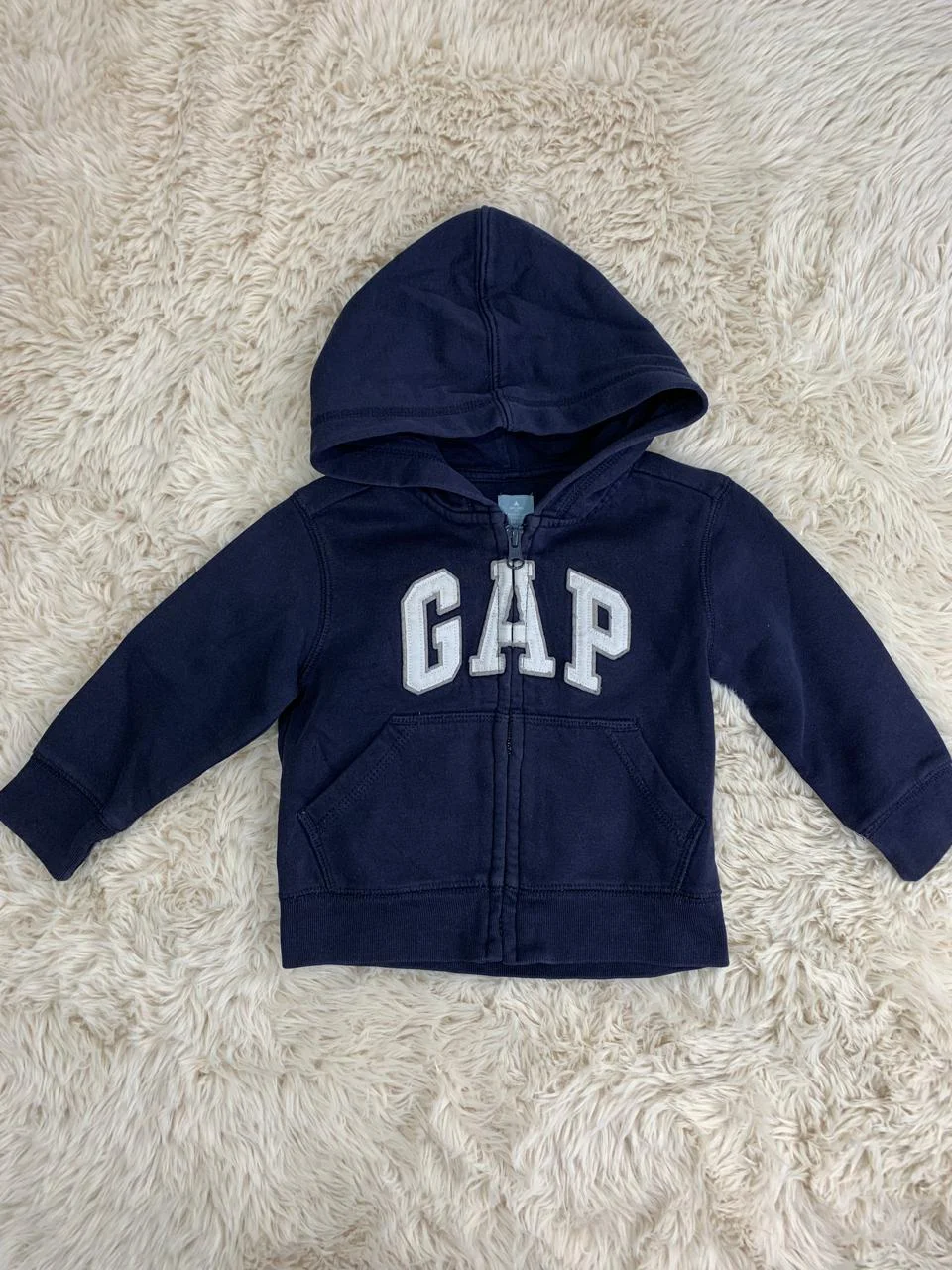 Buzo GAP · Talle 12–18 meses / 80 cm