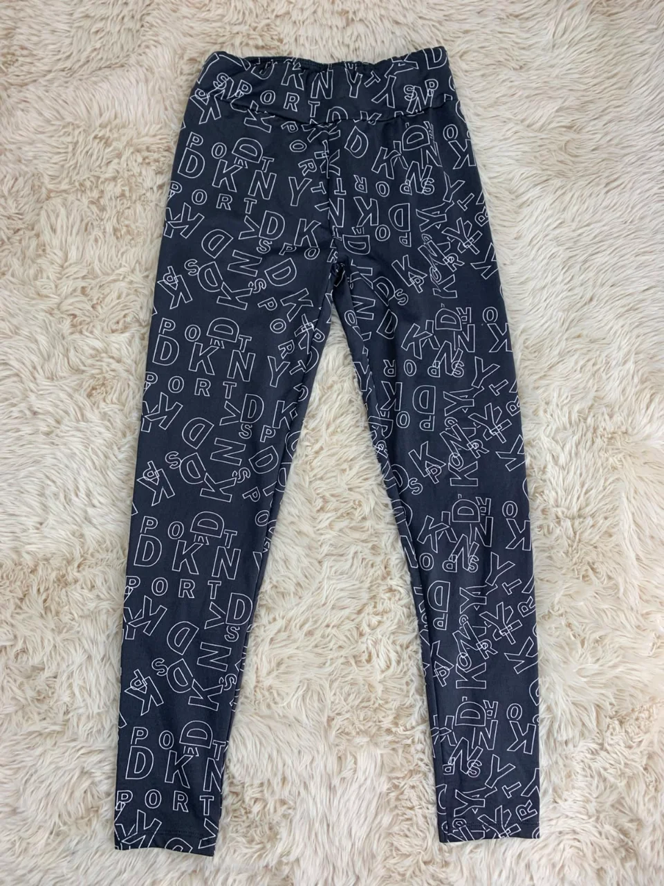 DKNY · Talle 12 años / 152 cm