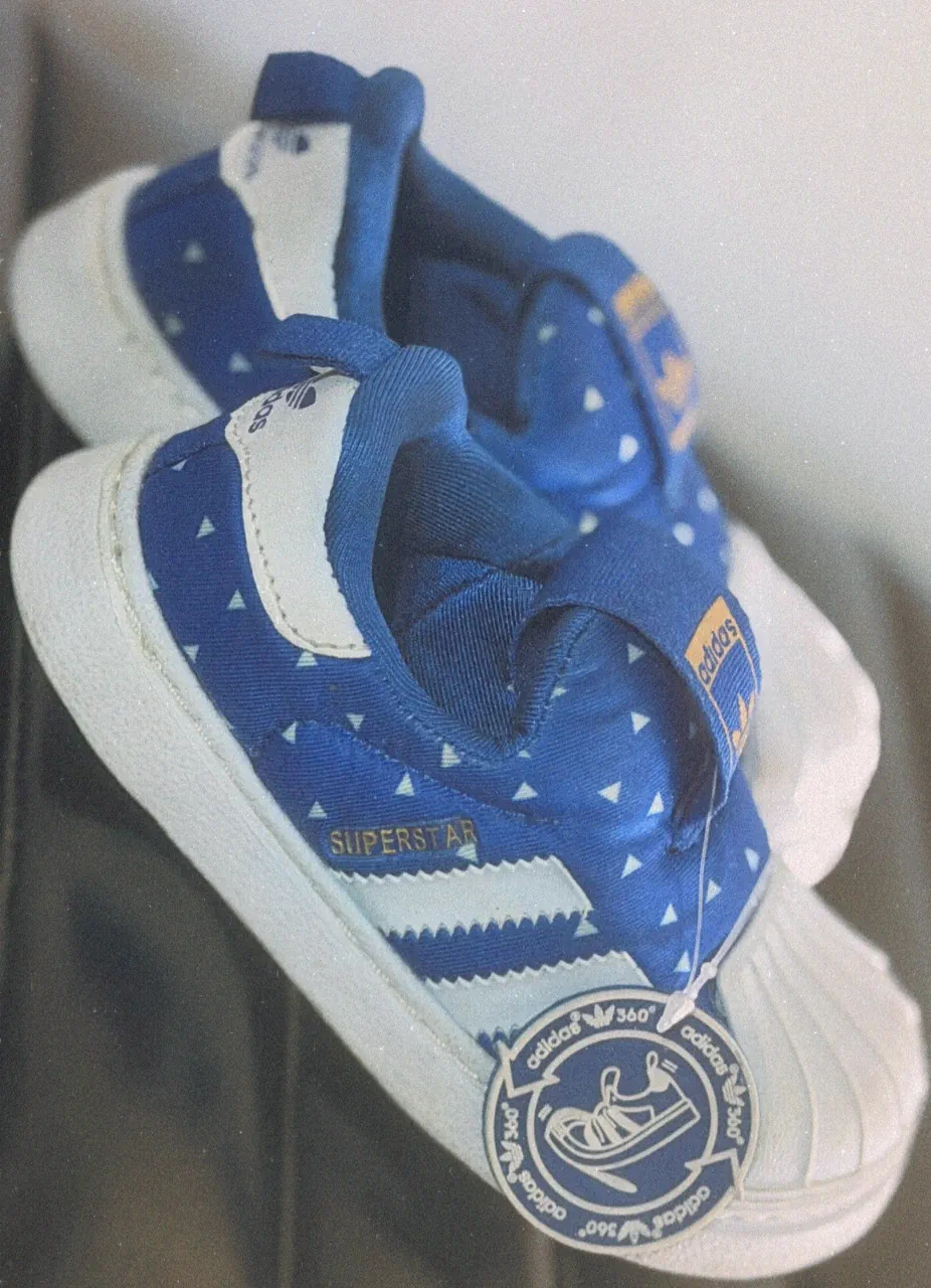 adidas · Talle AR 23