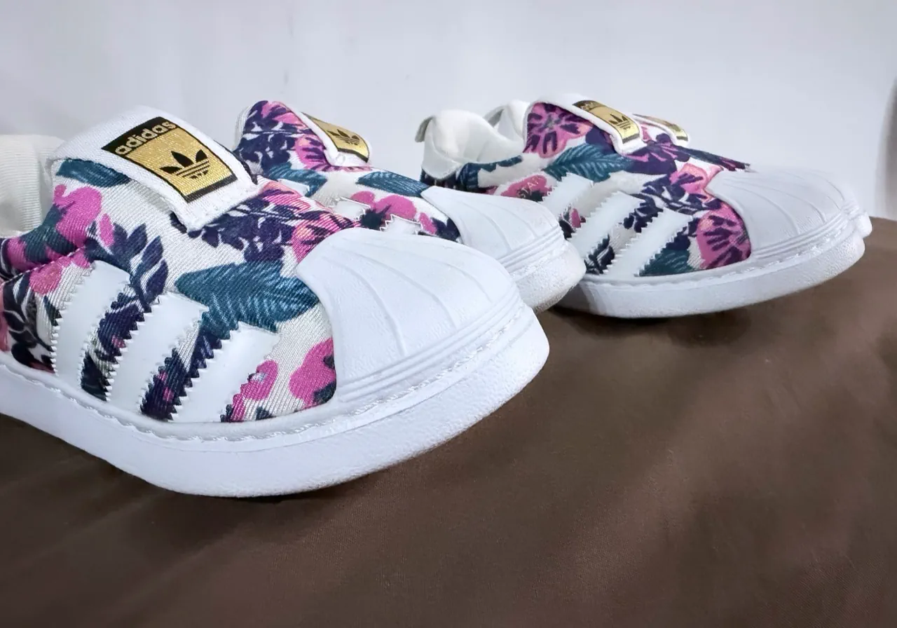 adidas · Talle AR 25